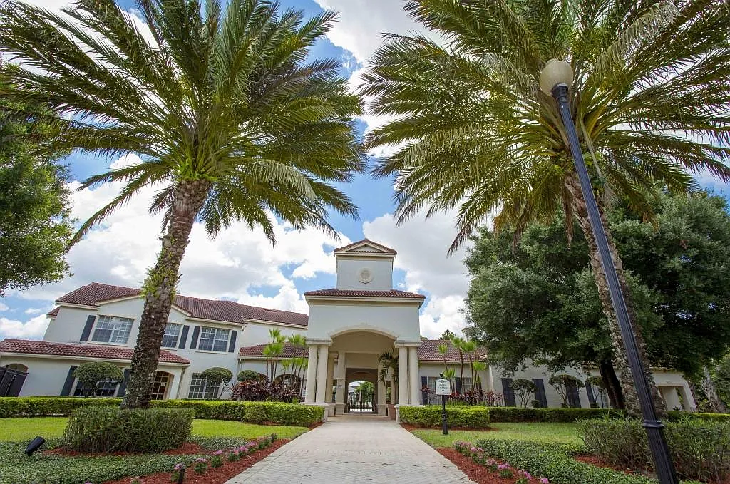 THE ESTATES AT STUART — Photo 1