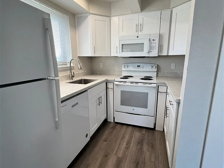 2405 NW 67th St #302 — Photo 8