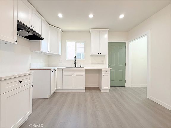 5th image of 213 N Broadacres Ave