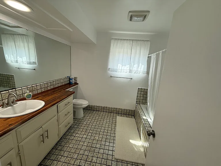 456 Hollywood Ave — Photo 11