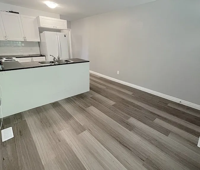 3341 Peter St #MAIN — Photo 3