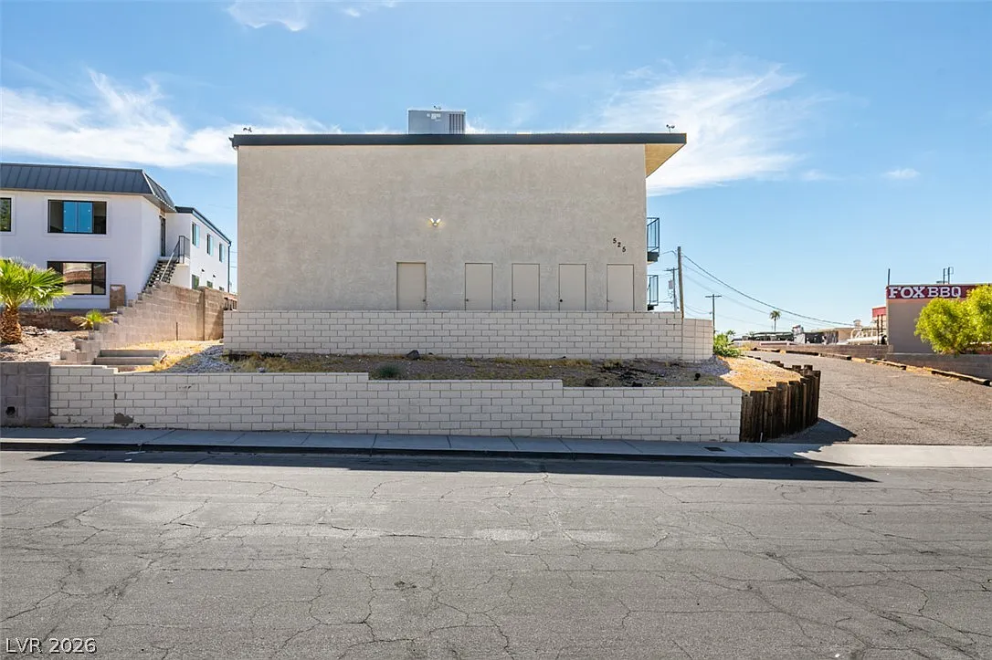 1 bed, 1.0 bath, 2960 sqft, $1,250 — Photo 3