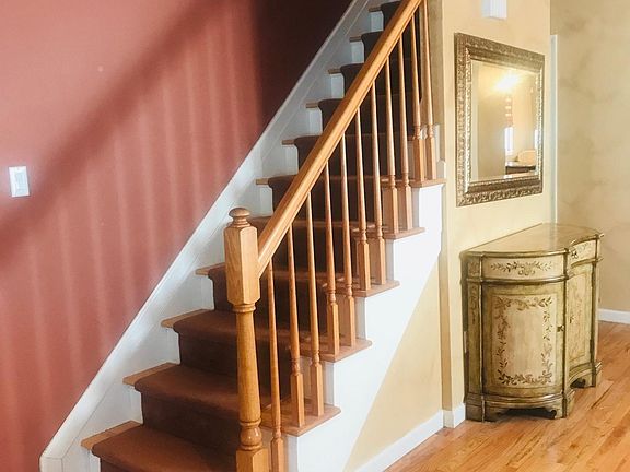 3rd image of 12 Teresa Ln