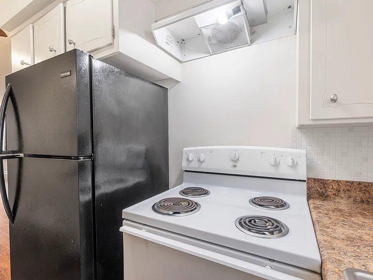 936 E Walnut St #1 — Photo 24