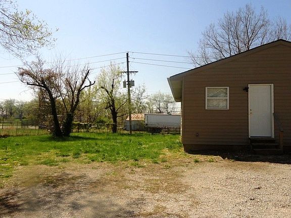 3rd image of 5606 E 31st St