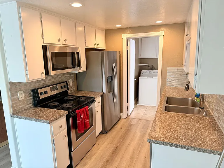 771 Iverson Point Way — Photo 5