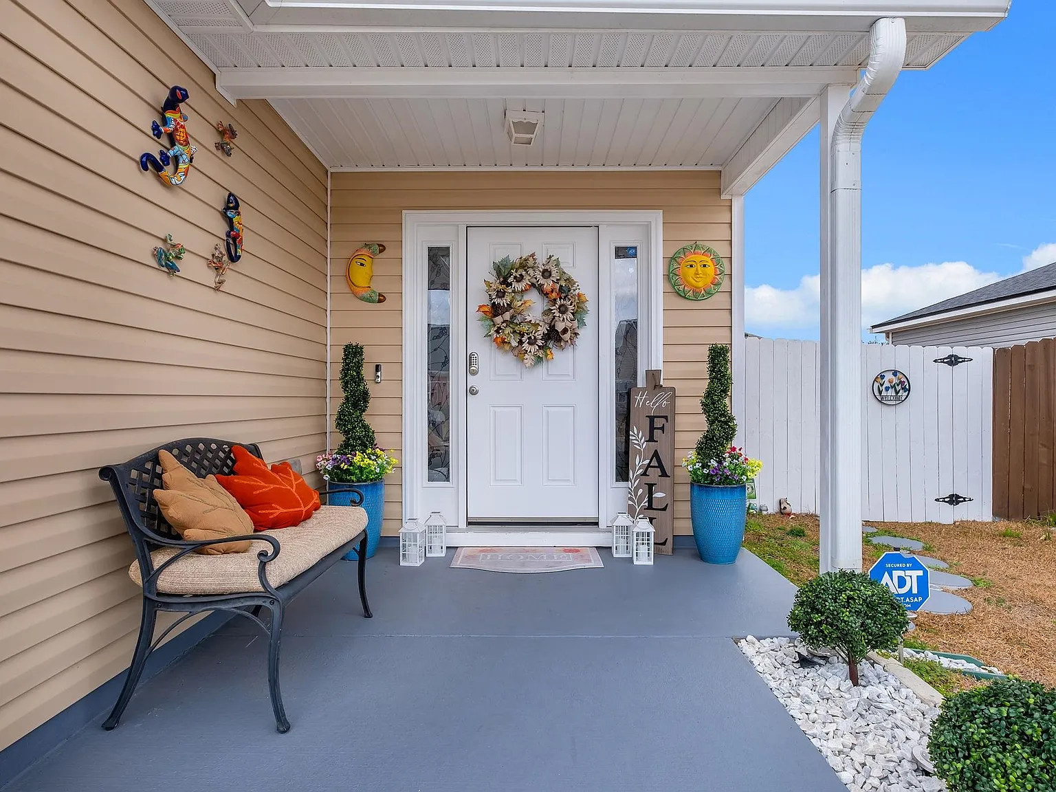 4 bed, 2.5 bath, 2266 sqft, $3,000 — Photo 4