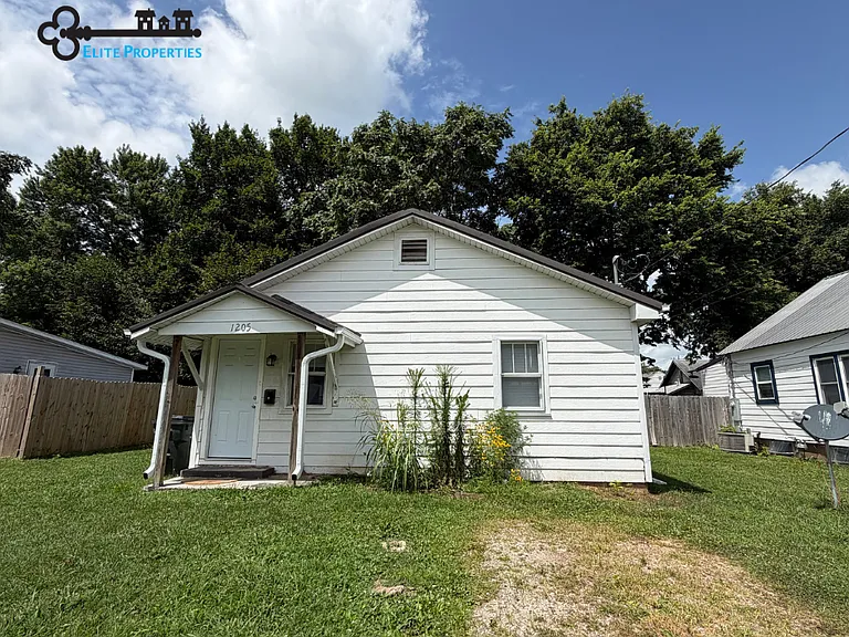 1205 S Market St — Photo 2