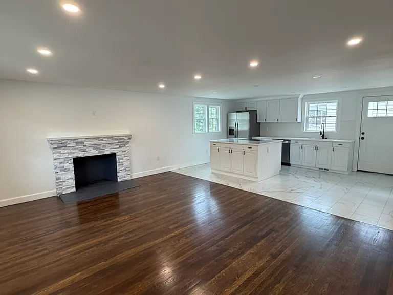115 Bunker Hill Ln #1 — Photo 2