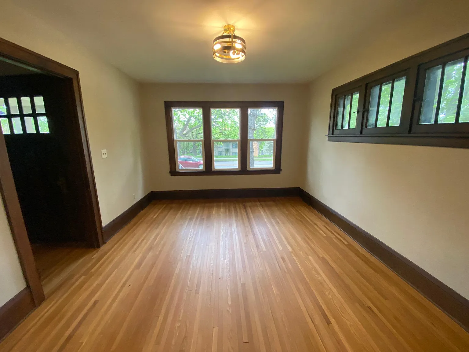 3 bed, 1350 sqft, $2,400 — Photo 2