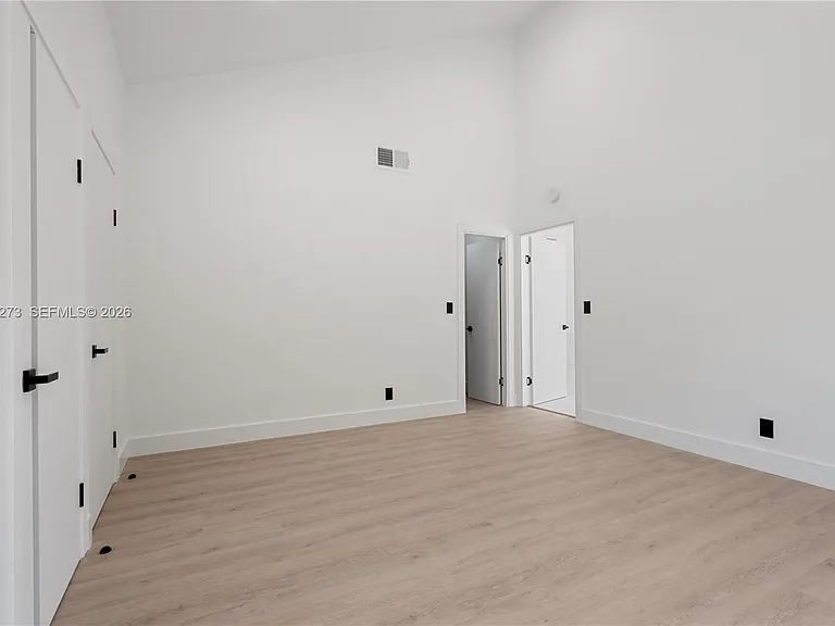 1543 SW 1st Ave — Photo 18