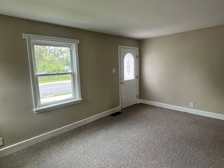 262 McKnight St — Photo 4
