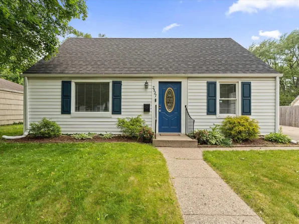 2527 Woodmont Dr, South Bend, IN 46614