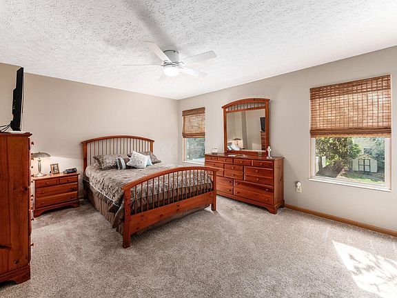 4th image of 1651 Meadowlark Ln