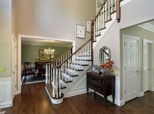 901 Tisbury Ln, Lake Forest, IL