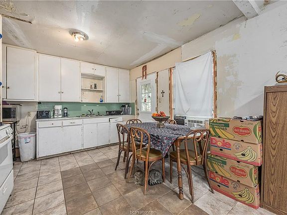 4th image of 1413 Sandy Point Rd