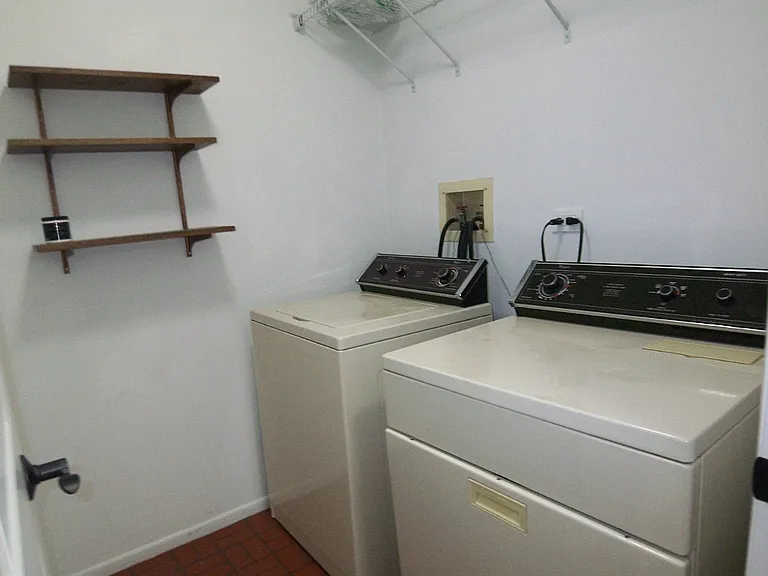 1546 Williamsburg Dr #C1 — Photo 15