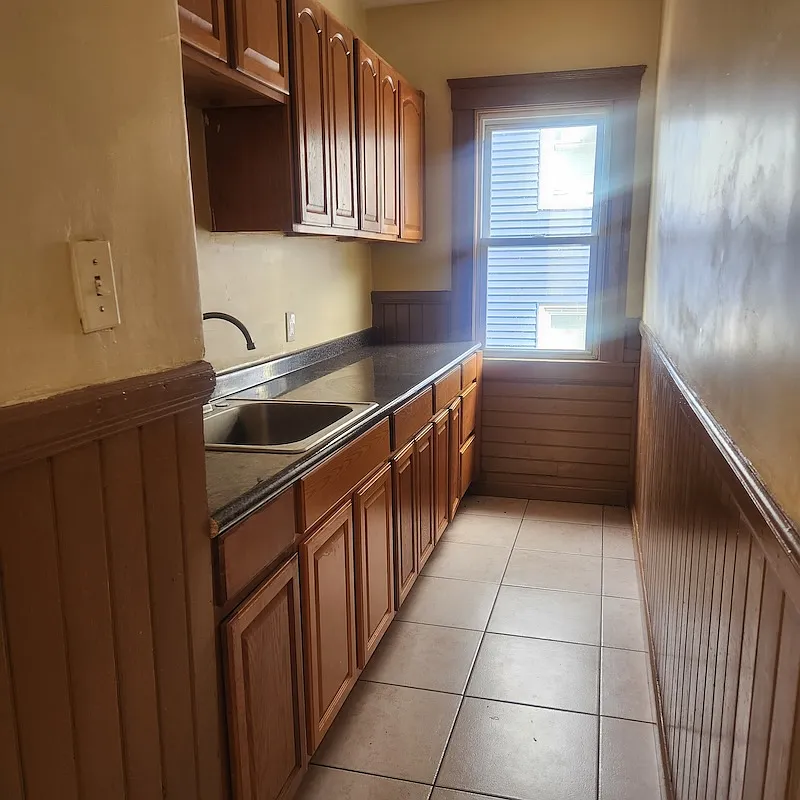 3 bed, $2,000 — Photo 1