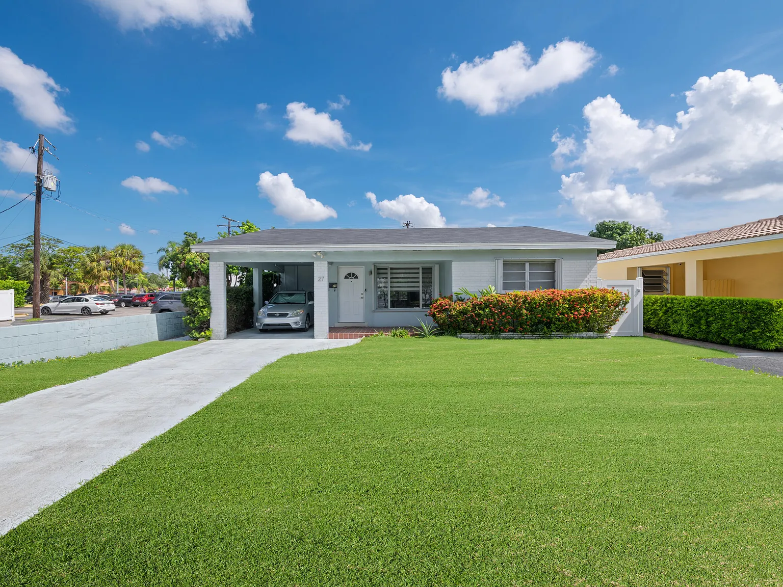 3 bed, 1.0 bath, 1354 sqft, $2,950 — Photo 2