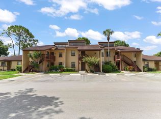 105 Lakeview Dr E, Royal Palm Beach, FL 33411