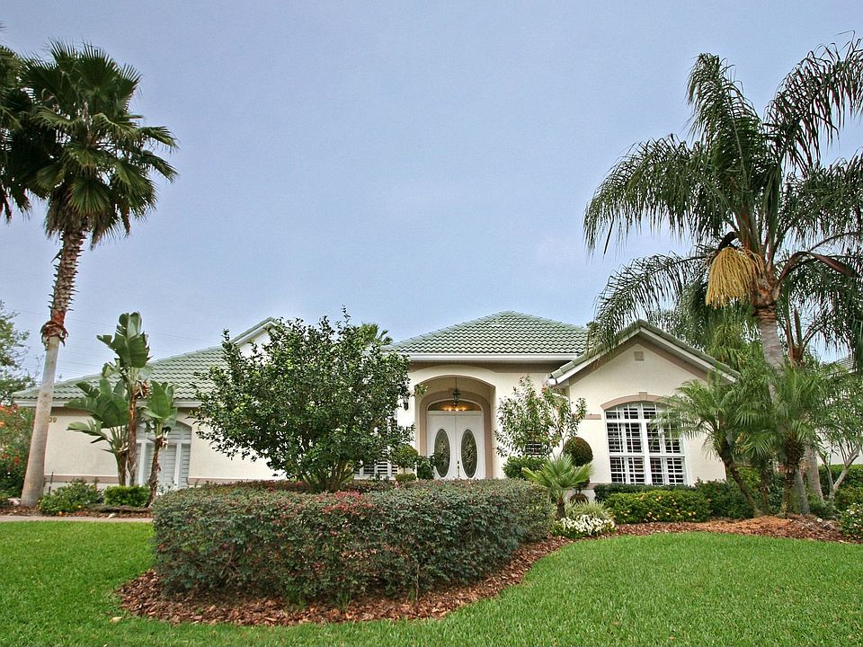 Gated Palm Lake