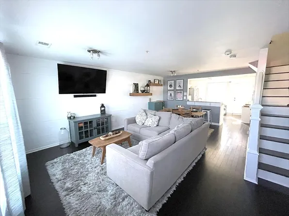 2488 Skyland Pl SE, Washington, DC 20020