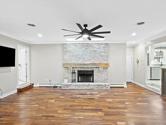 3rd image of 8853 Briarclift Rd