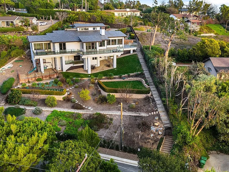 27091 Sea Vista Dr — Photo 32