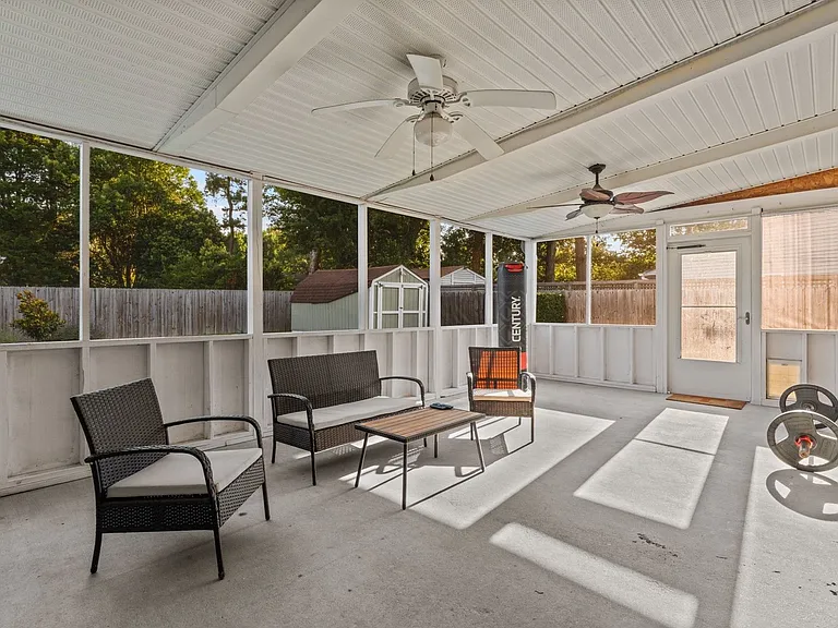 780 Meade Ln — Photo 24
