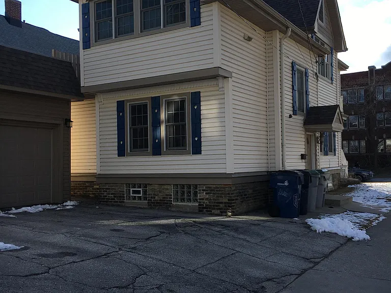 2446 N Cramer St #LOWER — Photo 6