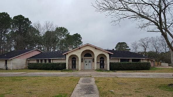 1st image of 2000 Dowling Dr