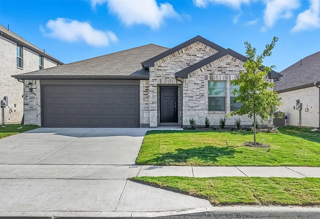 4 bed, 1831 sqft, $2,499 — Photo 1