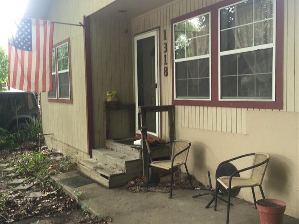 1st image of 1318 Dakota St