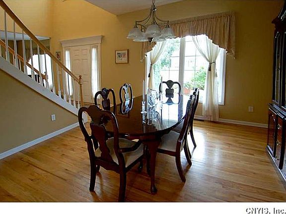 4th image of 32 Ronway Dr