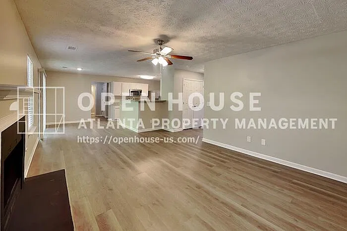 4 bed, 2.5 bath, 2397 sqft, $2,100 — Photo 3