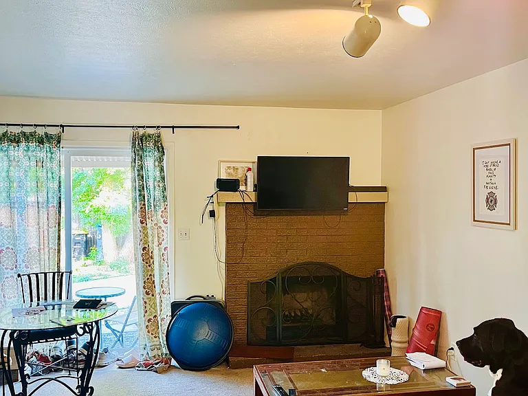 1814 Lincoln Dr — Photo 2