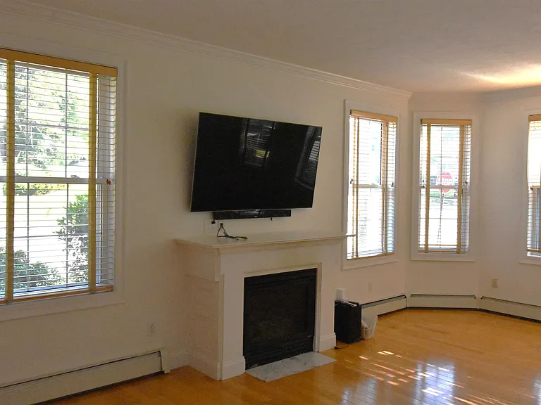 2246 Elm St — Photo 7