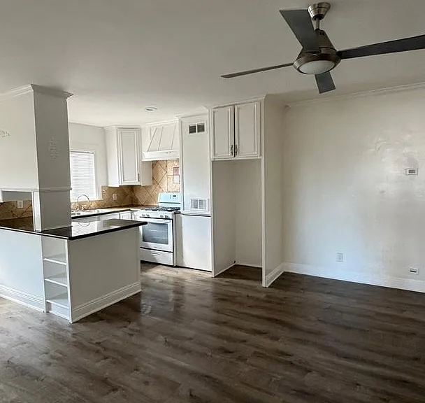 7305 Kester Ave — Photo 4