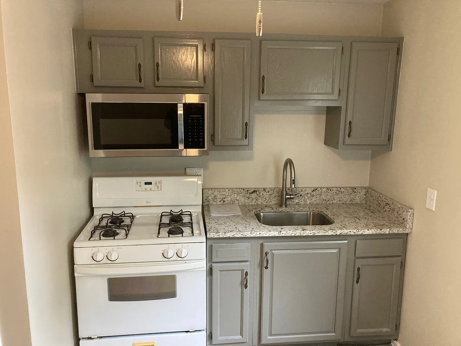 2 bed, 900 sqft, $995 — Photo 4