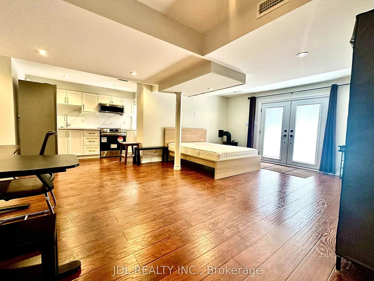 Building Photo - 32 Bestview Cres #WALKOUT BASEMENT