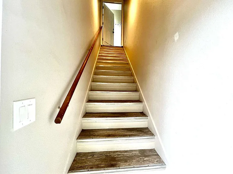 712 W Fourth Plain Blvd — Photo 5