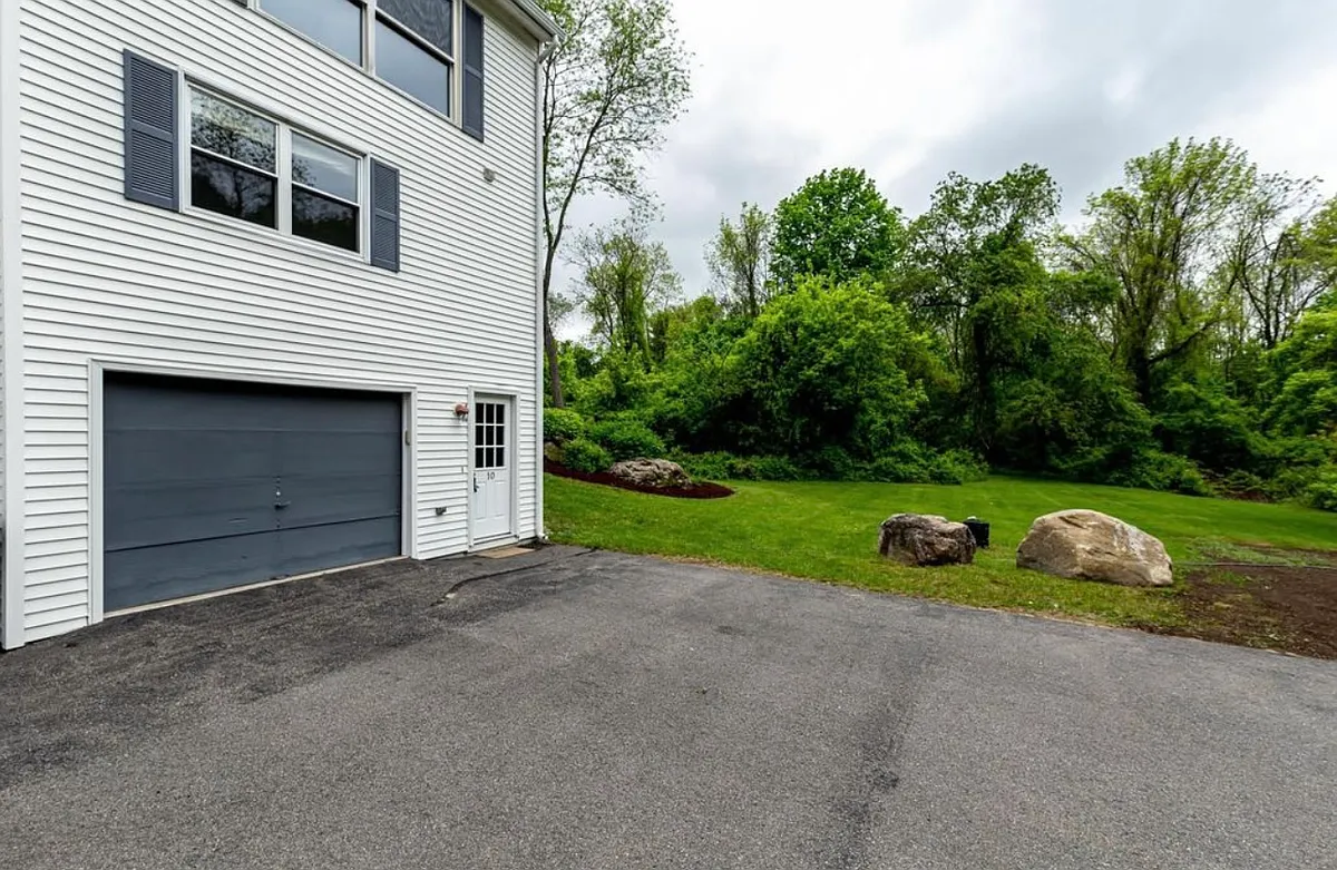 Building Photo - 1325 Candia Rd #10