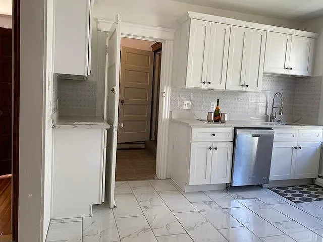 24 Huxley Ave — Photo 16
