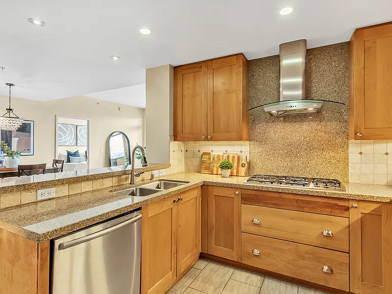 700 W East St #1905 — Photo 27