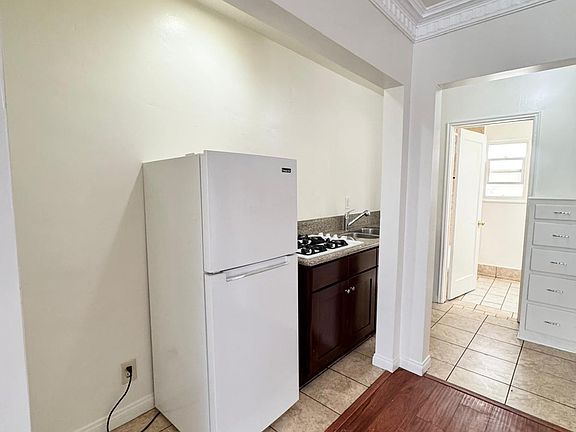 5th image of 1041 S Norton Ave #1041