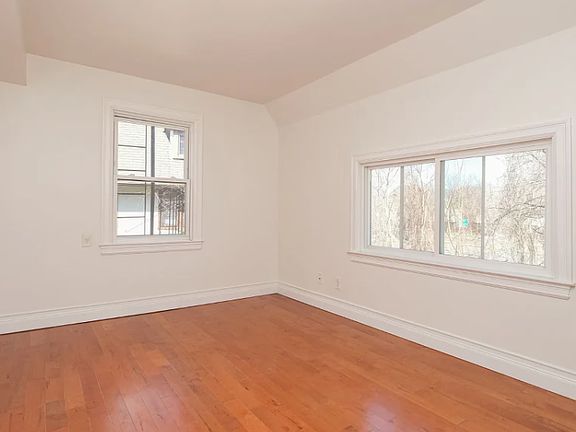3rd image of 821 Palmer Rd #1