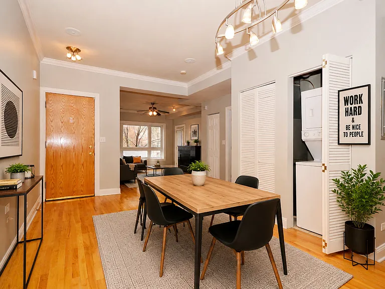 1057 W Thorndale Ave #2E — Photo 4