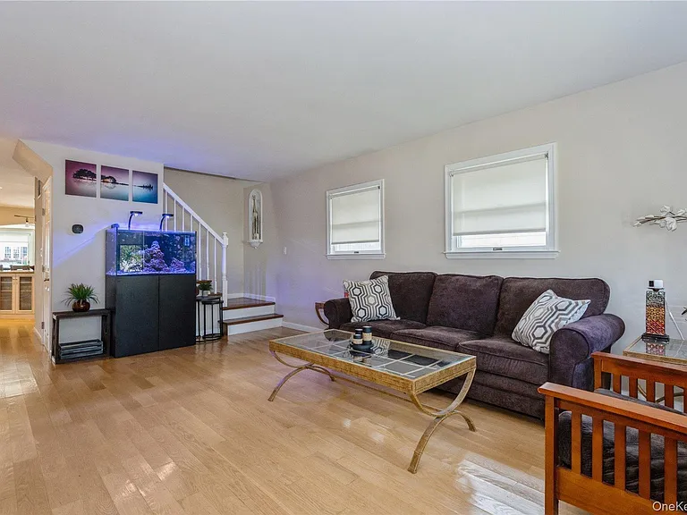 29 Seabreeze Rd — Photo 2