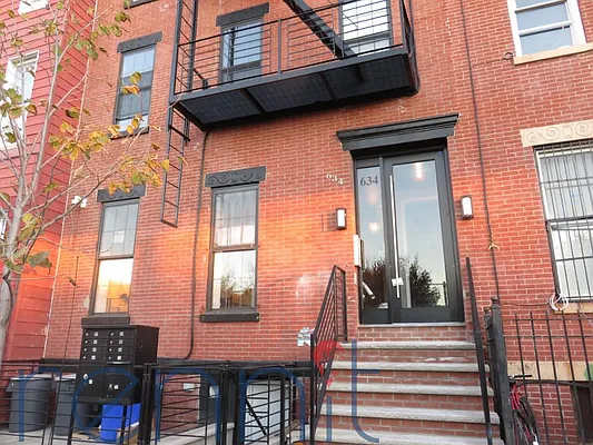 Rented by Rennit Inc. | media 38