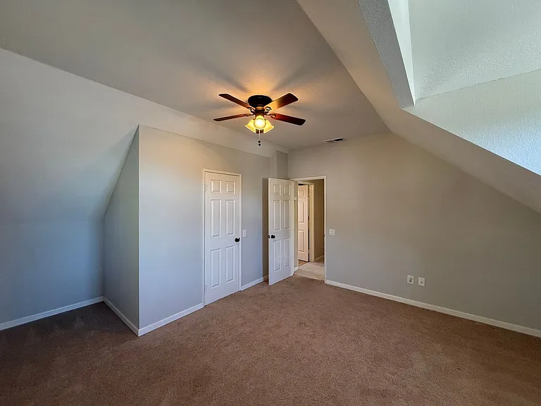 16327 Bassett Ct — Photo 14